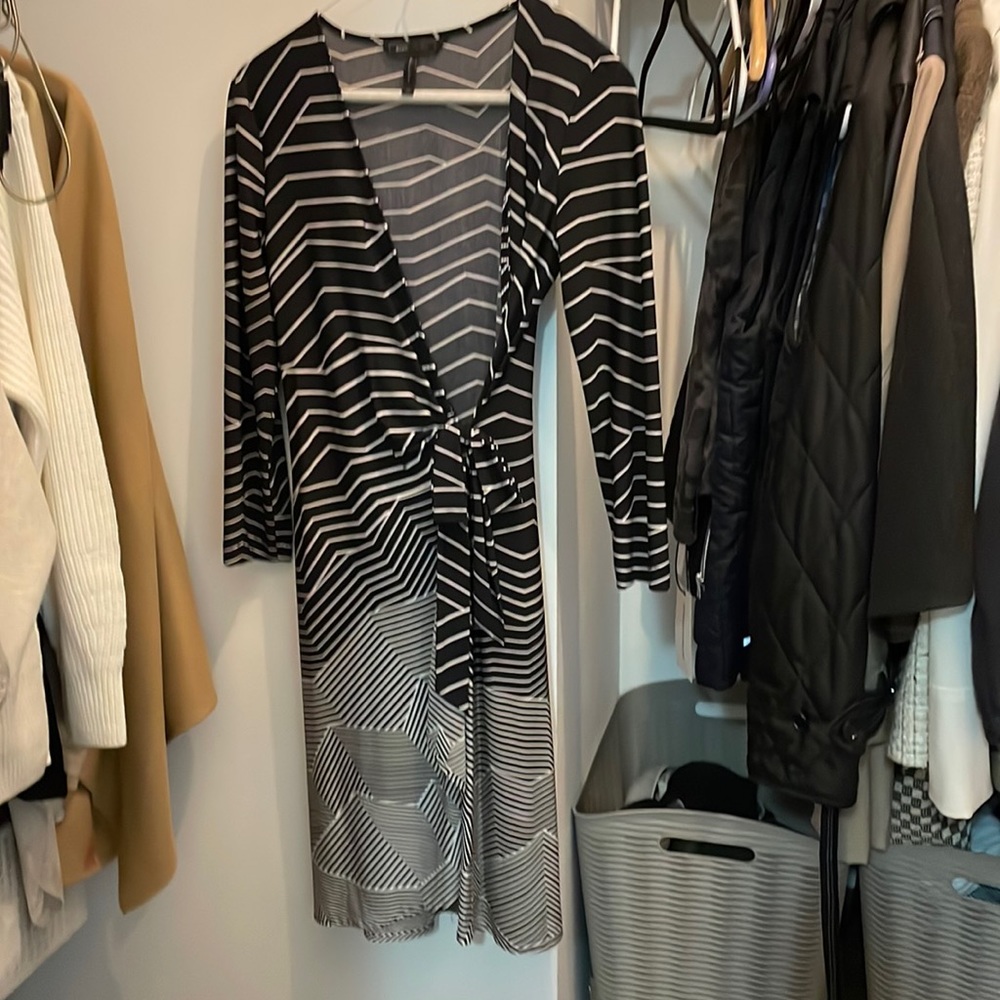 BCBG Maxazria-XS Black and White Wrap Dress